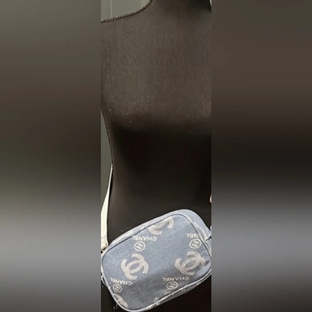 COPY - Chanel Denim Jeans cosmetic bag - Picture 2 of 9